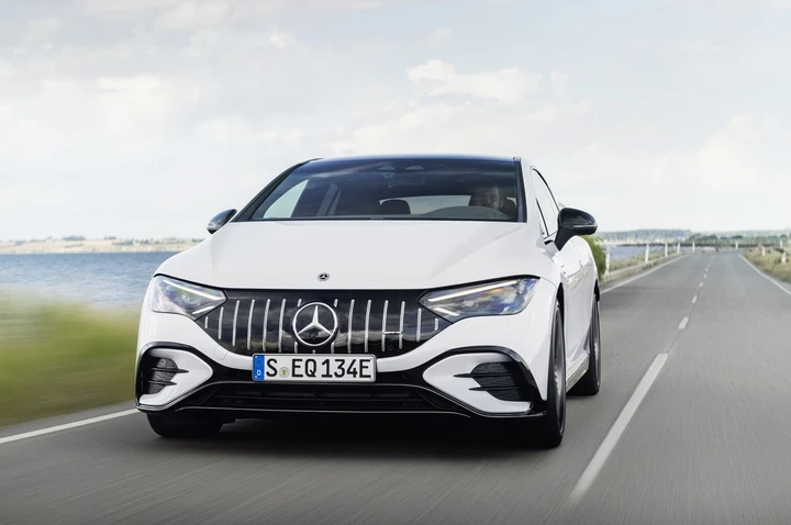 Mercedes-AMG EQE: le varianti sportive della berlina elettrica