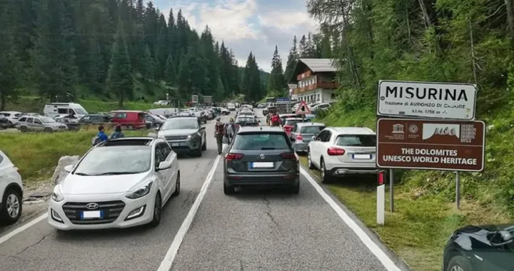 Traffico e gare clandestine, Dolomiti sotto assedio: in arrivo cambiamenti
