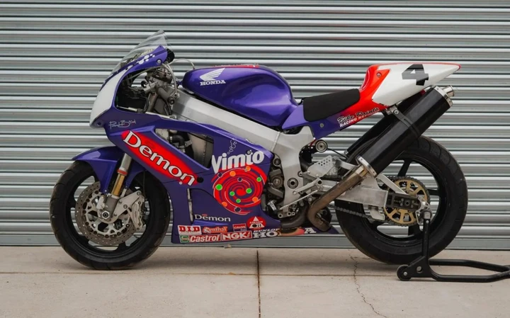 Honda VTR1000 SP-1, all’asta le moto di Dunlop e McGuinness