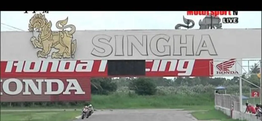 R2M Thailand SuperBikes: motociclismo o kung-fu? /video