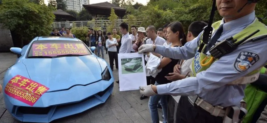 Trasforma una Hyundai in Lamborghini Aventador. Poi cerca di venderla...