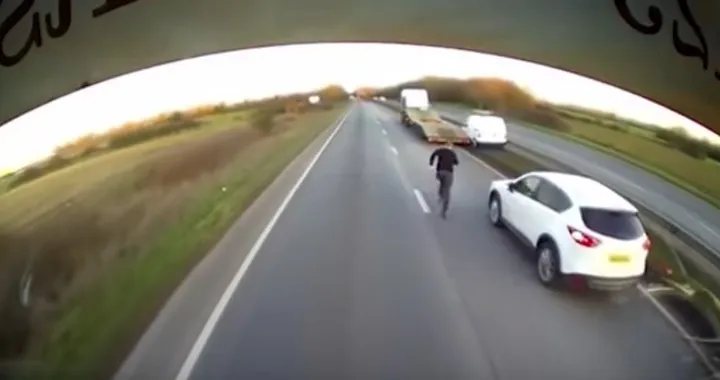 Camionista salva automobilista colpito da infarto [Video]