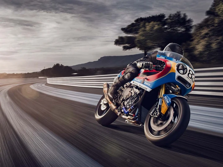 Praëm BMW S1000RR Custom: fascino vintage