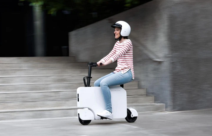 Honda Motocompacto: svelato il nuovo scooter elettrico ultracompatto per la città [FOTO]
