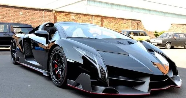 Lamborghini Veneno: consegnata (a Francoforte) la prima Roadster