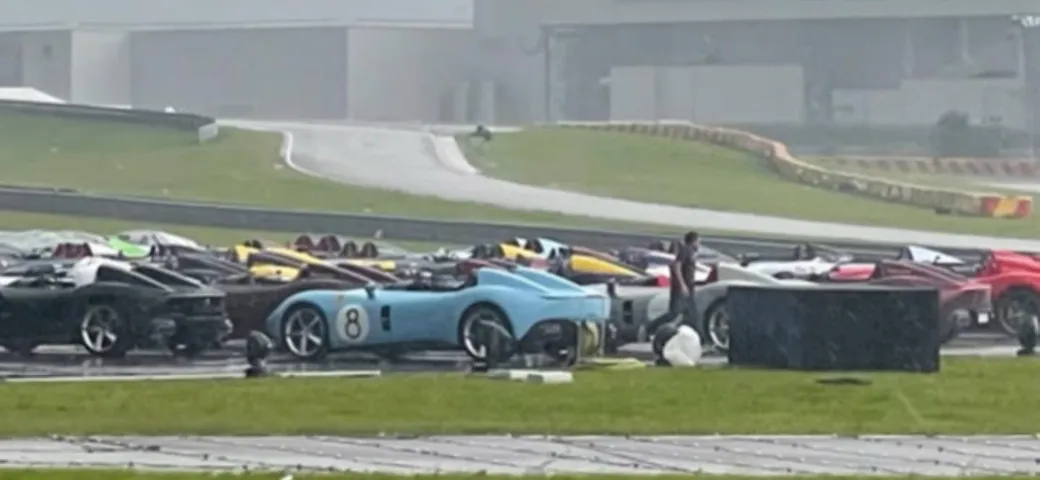 Fiorano: 80 Ferrari Monza rovinate dalla pioggia improvvisa [Video]