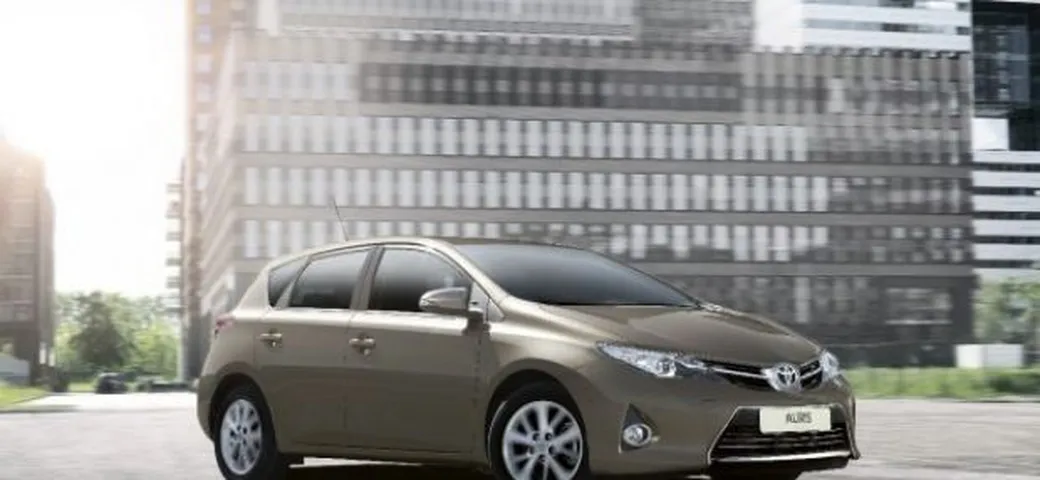 Toyota Auris 2013: nuove immagini ufficiali