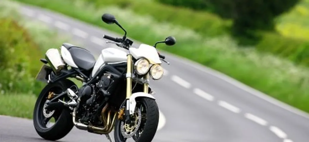 Primo test per la Triumph Street Triple