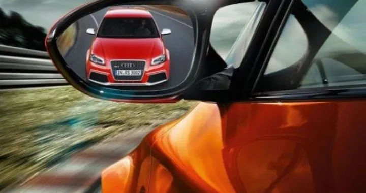 Hot hatch estreme: Audi RS3 contro BMW 1M