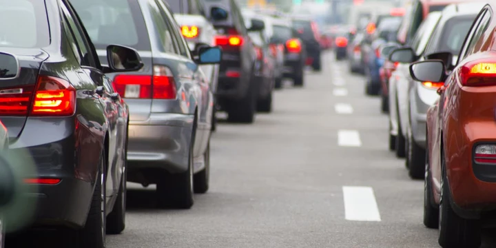 Incentivi auto elettriche: Francia accelera, Italia si ferma