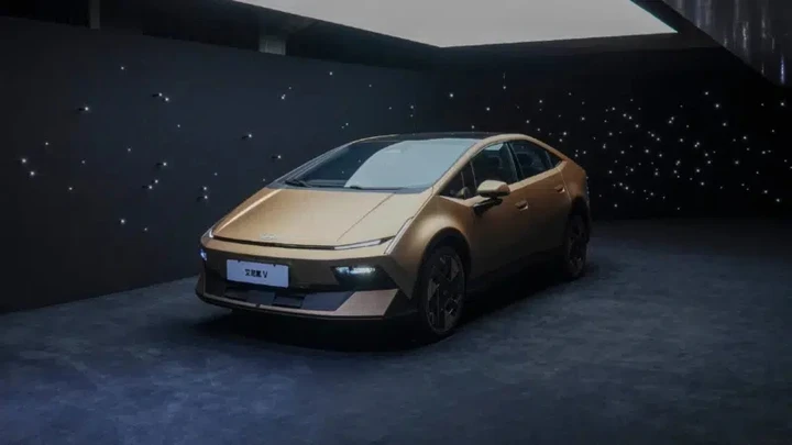 Hyundai Ioniq V, autonomia fino a 650 km e guida assistita avanzata
