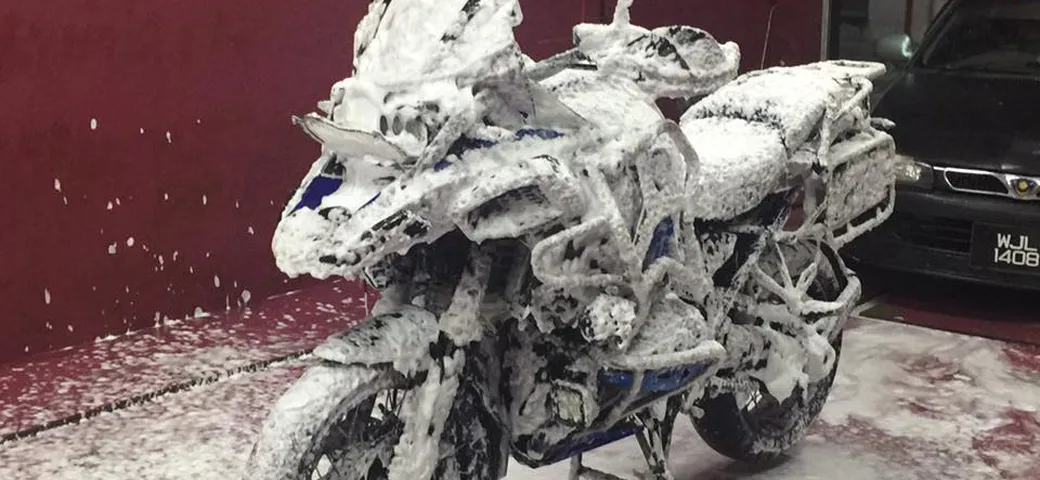 Manutenzione moto: il lavaggio