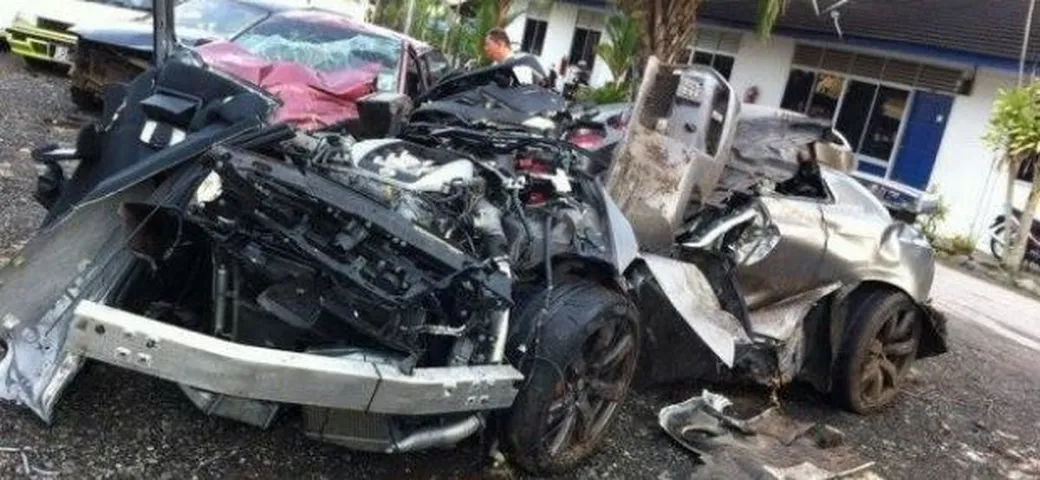 Folle corsa con due supercar Nissan in Malesia: 4 morti