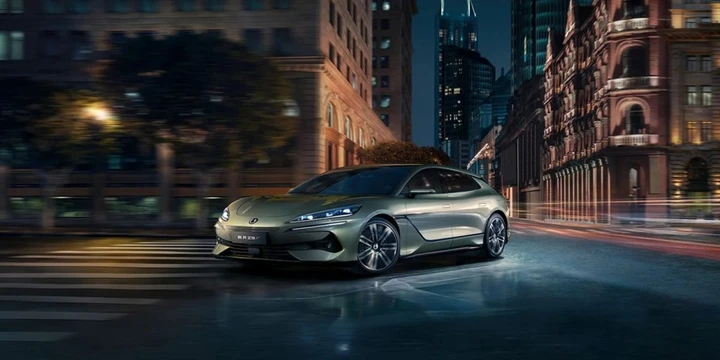 Denza Z9 GT, l'auto elettrica con più autonomia al mondo