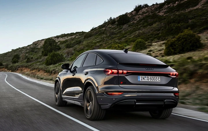 Audi Q6 Sportback e-tron ricarica elettrica
