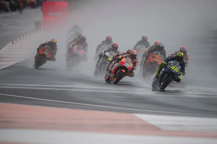 MotoGP Valencia, Rossi avrebbe vinto senza bandiera rossa? Sì. Ecco perché