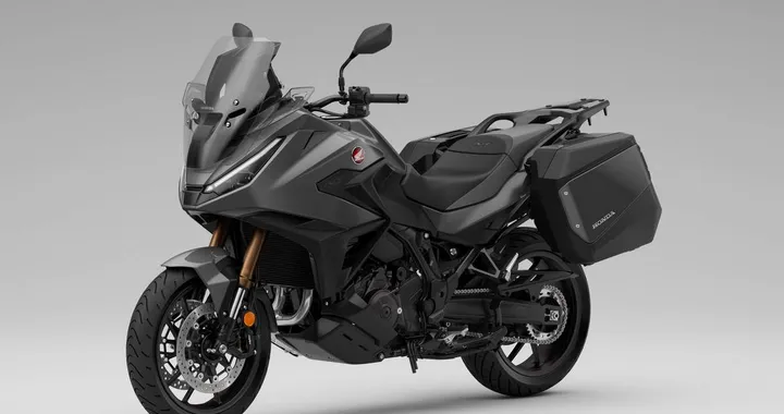 Honda NT1100 2026: stesso cuore, nuova anima raffinata