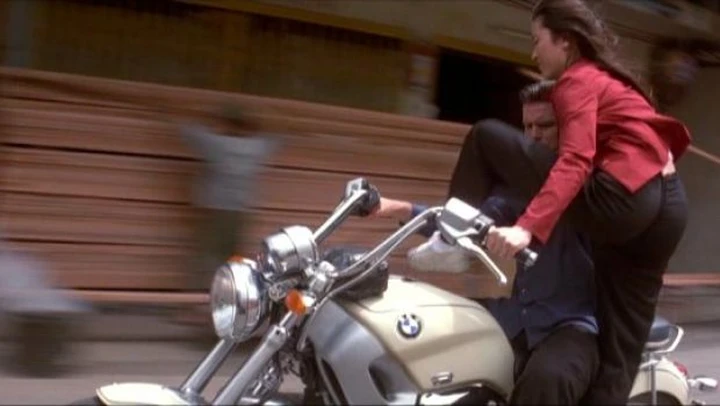 MotoCult: la BMW R1200 C di James Bond 