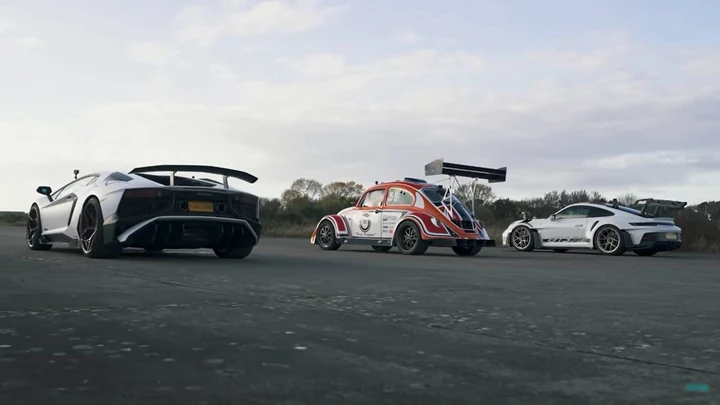 Lamborghini vs Porsche vs Maggiolino 