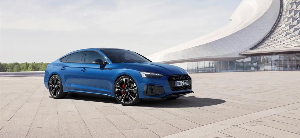 Audi S4 e Audi S5, look più sportivo con i pacchetti Black Edition