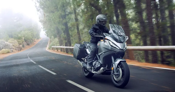 Honda NT1100: caratteristiche e foto ufficiali della nuova "touring crossover"