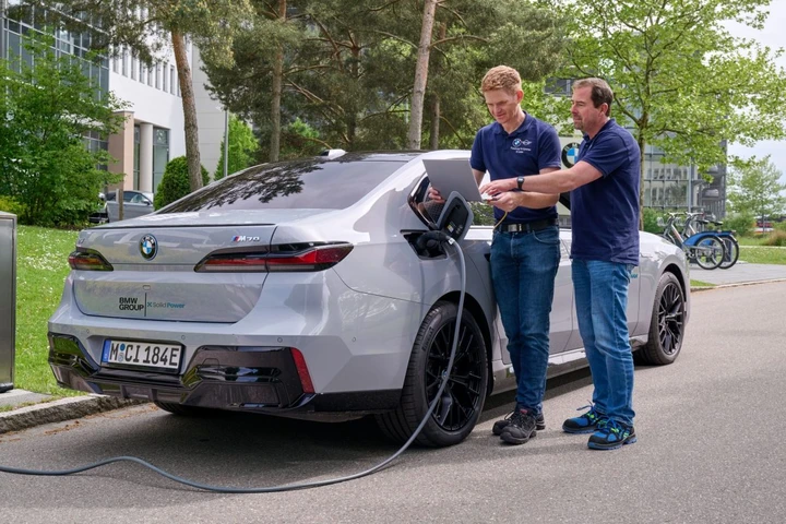 BMW e Solid Power, test sule batterie allo stato solido su i7