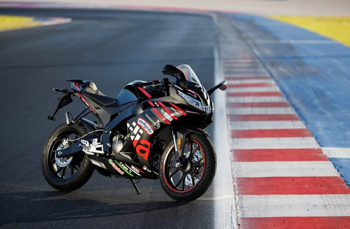 Aprilia RS 125 GP Replica: il fascino della MotoGP su strada