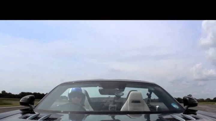 Mercedes: ecco il video del Guinness World Record stabilito da David Coulthard e Jake Shepherd