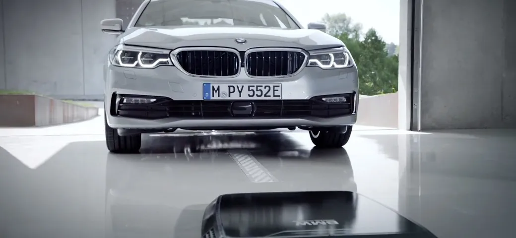BMW: ecco la ricarica wireless per le sue ibride o elettriche [Video]