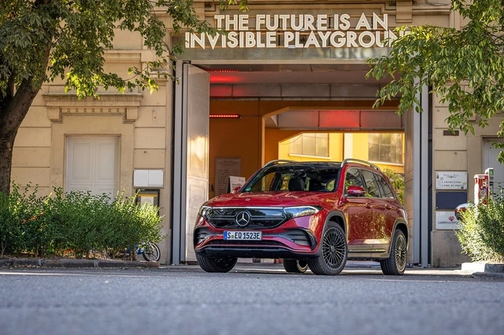 Mercedes EQB: prezzi, allestimenti, autonomia, motori