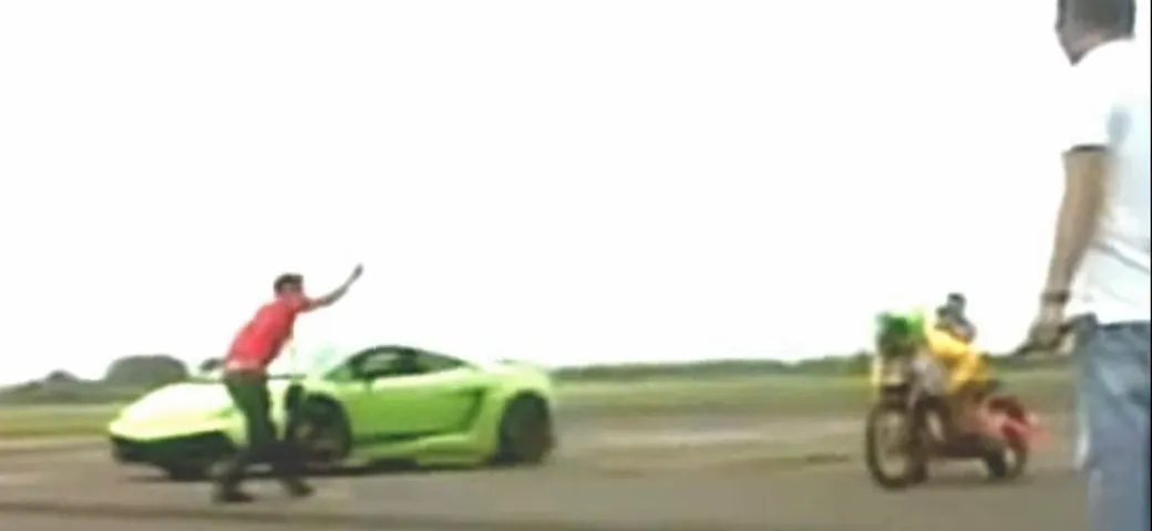 Lamborghini vs scooter: la drag race che non ti aspetteresti [Video]