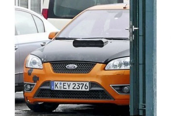 Foto spia: Ford Focus RS