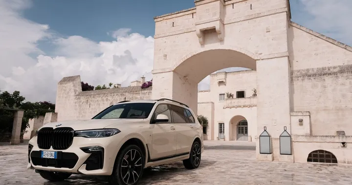 BMW X7: la versione speciale di Poldo Dog Couture