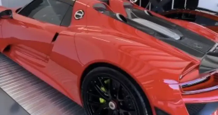 Riceve un'offerta di 3,5 milioni per la sua Porsche 918: è rarissima
