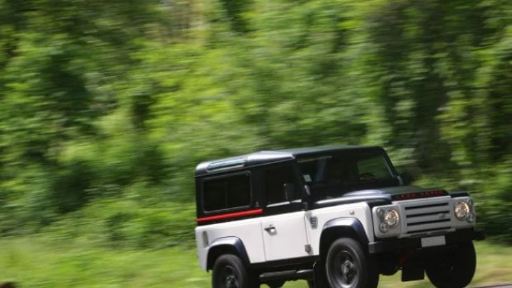 Aznom Land Rover Defender