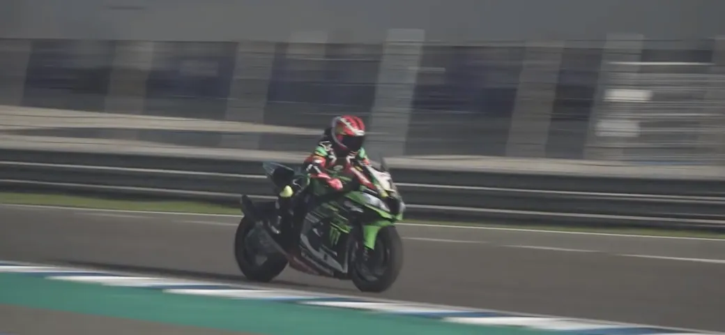 Ana Carrasco in sella alla Kawasaki di Jonathan Rea [Video]