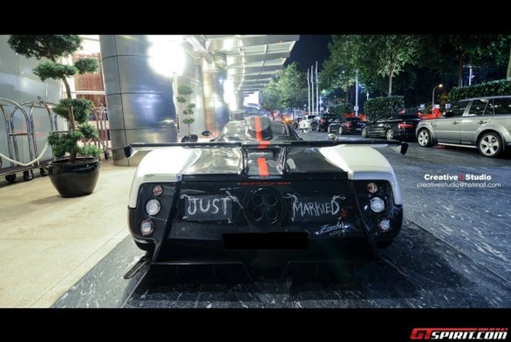 La miglior vettura con cui sposarsi? Una Pagani Zonda Cinque!