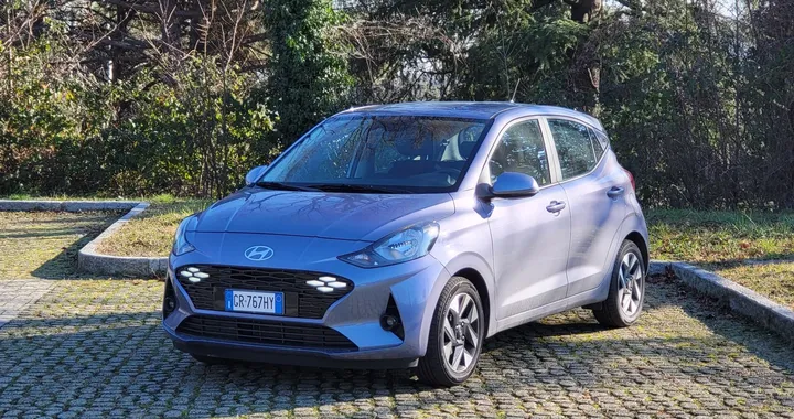 Hyundai i10 2024: piccola citycar, grande anima. Caratteristiche e PROVA SU STRADA
