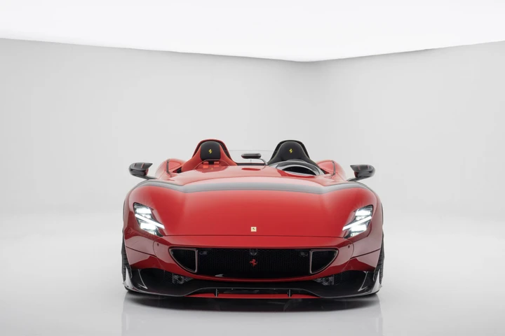 Ferrari SP2 Mansory Bespoke: il tuning delle barchette con il V12 di Maranello