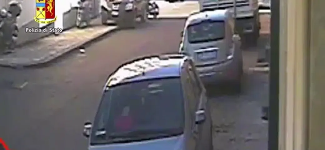 Furto di auto in diretta