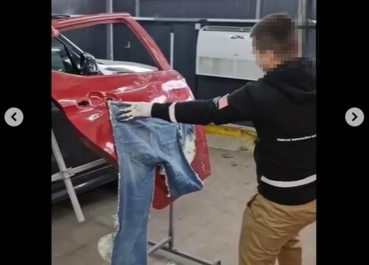 Riparare una portiera con jeans e pantofole? Sì, in Russia