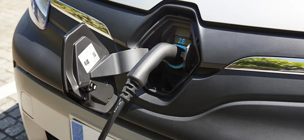 Francia: dal 2040 al bando le auto benzina e diesel