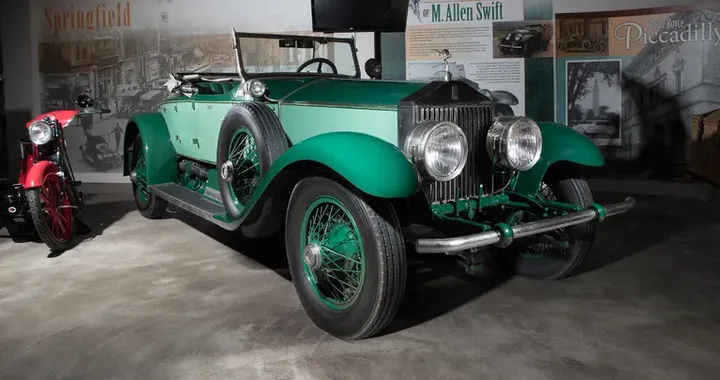 Compra una Rolls-Royce nel 1928 e la guida per 77 anni: una storia unica