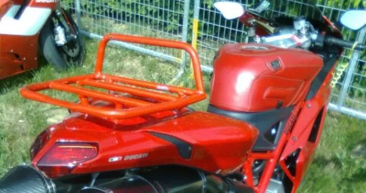 Foto del giorno: Ducati con portapacchi