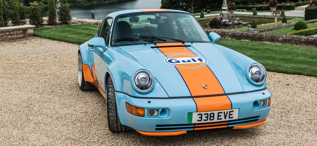 Porsche 964 Gulf Signature Edition: il restomod elettrico da 507 CV