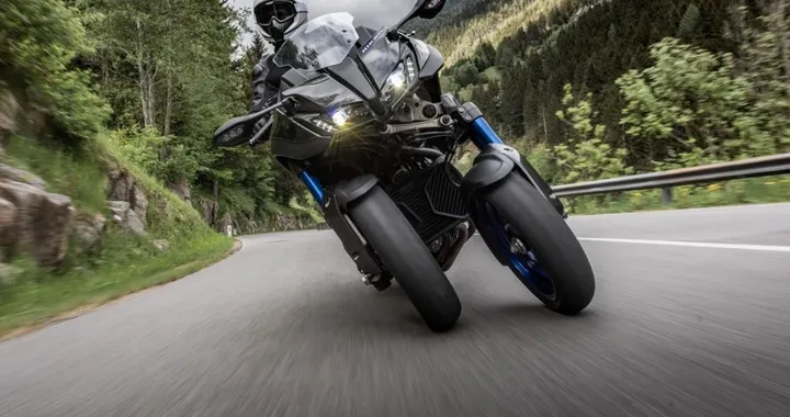 Yamaha Niken, con Pedersoli e Salvadori alla gara in salita