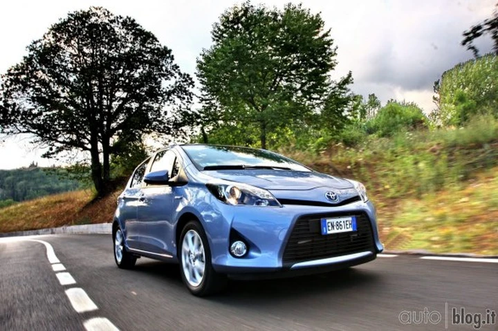 Toyota Yaris Hybrid: la piccola ibrida che non c’era