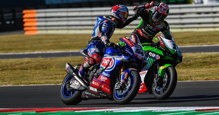 SBK, il Team Manager di Yamaha contro la penalizzazione di Razgatlioglu: "Tutto questo è stato causato da una protesta di Kawasaki"
