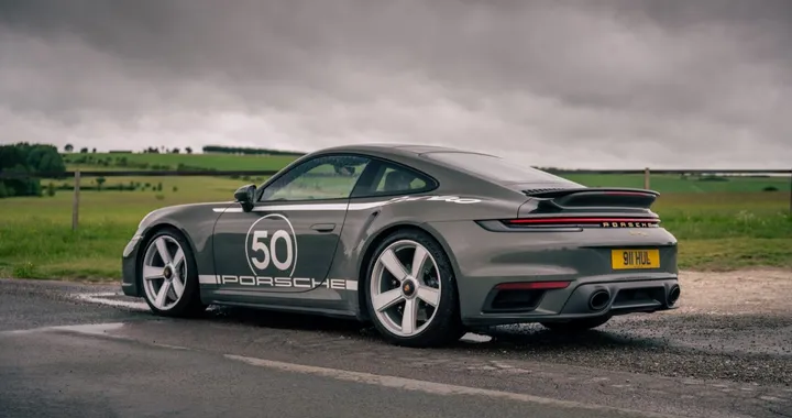 Porsche 911 Turbo 50, tributo a mezzo secolo di adrenalina