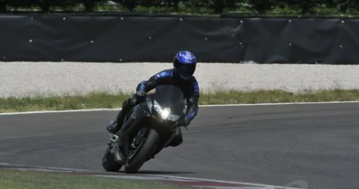 Scatto in Corsa: Suzuki GSX-R 750 K8 ad Adria